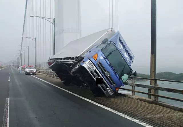 【不斷更新】強颱襲日已7死 關西機場明天關閉
