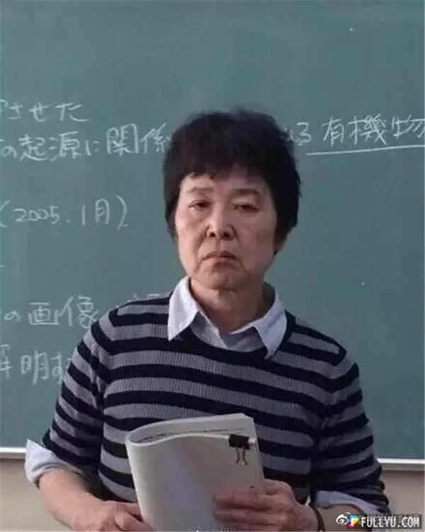 學生冒死拍下「手機臨死前的最後一刻」勾起網友回憶爆紅,太多老師被出賣了!