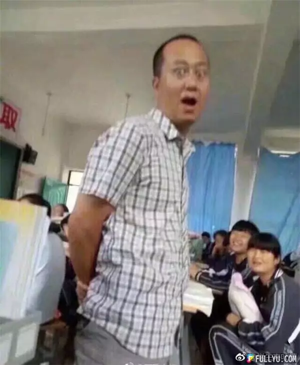 學生冒死拍下「手機臨死前的最後一刻」勾起網友回憶爆紅,太多老師被出賣了!