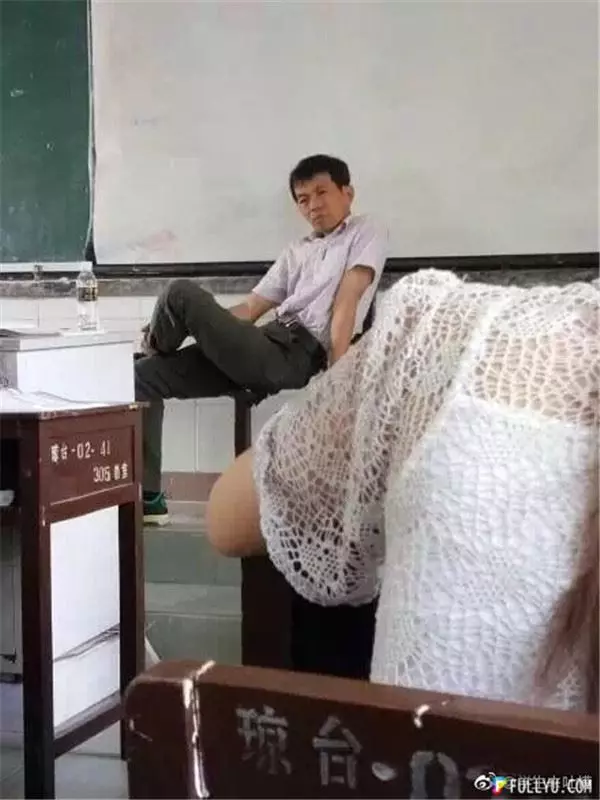 學生冒死拍下「手機臨死前的最後一刻」勾起網友回憶爆紅,太多老師被出賣了!