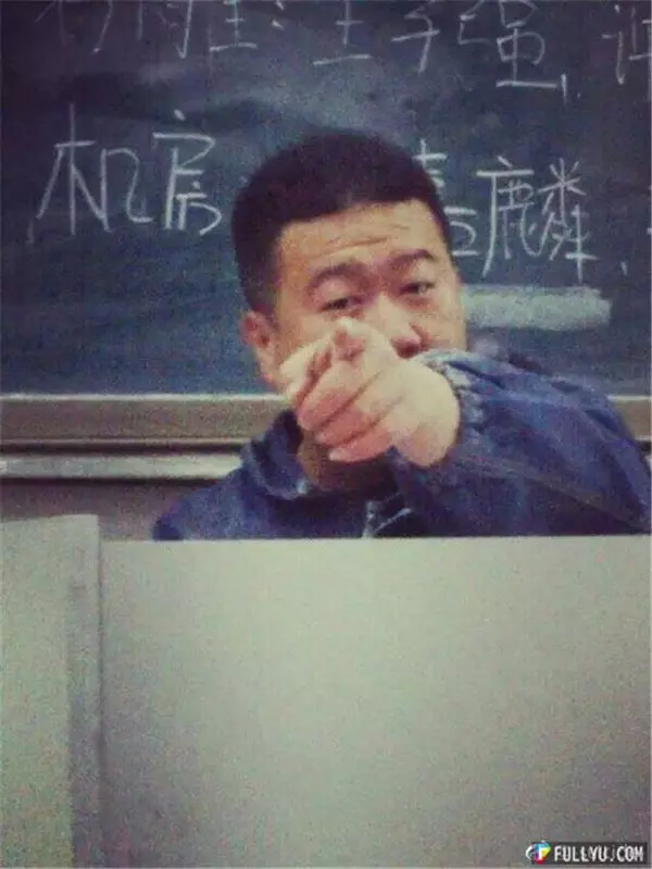 學生冒死拍下「手機臨死前的最後一刻」勾起網友回憶爆紅,太多老師被出賣了!