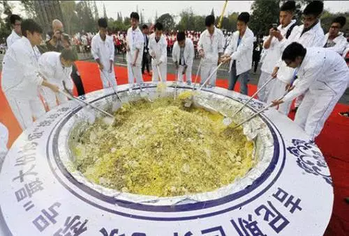 最奇葩的金氏世界紀錄:前兩個很有食慾,第三個直接沒食慾了