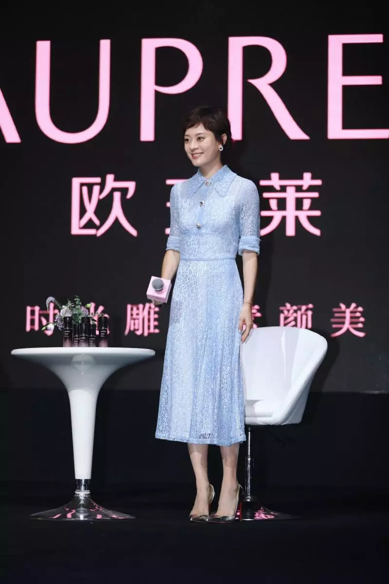 36孫儷和42林心如,同穿襯衣裙,網友:這氣質真不止差6歲!