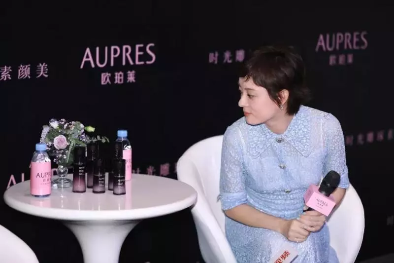 36孫儷和42林心如,同穿襯衣裙,網友:這氣質真不止差6歲!