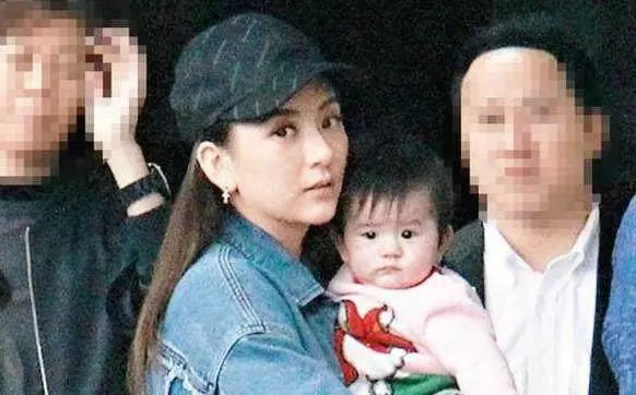 郭富城女兒正面大曝光!圓圓的眼睛泄露了媽媽方媛的一個秘密,怪不得郭天王要娶她!