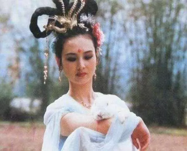 一生只演了一個角色紅了20年,如今59歲的她已捐贈100所希望小學!