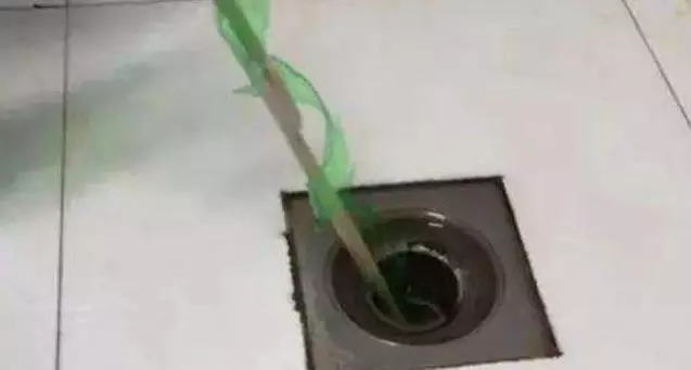 洗菜池堵了,別再花錢請人疏通了,只需一個塑料瓶,30秒輕鬆疏通 - YouTube