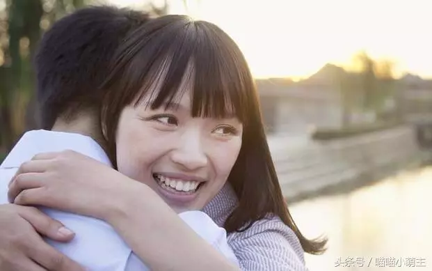 婆婆生日不邀請我,我帶紅包參加,推門看到滿屋行李,我掀翻桌子