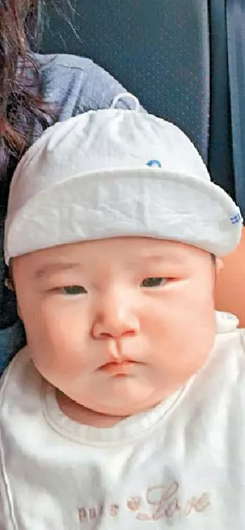 各自安好!黎明享受照顧女兒的時光,樂基兒則買菜煮給老公吃~~~