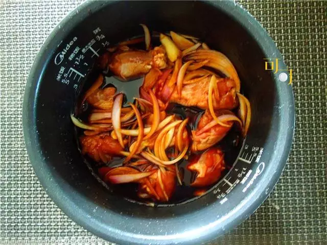 腌一腌,煮一煮,電飯煲燒雞翅就是這麼簡單,入味又好吃,太香了