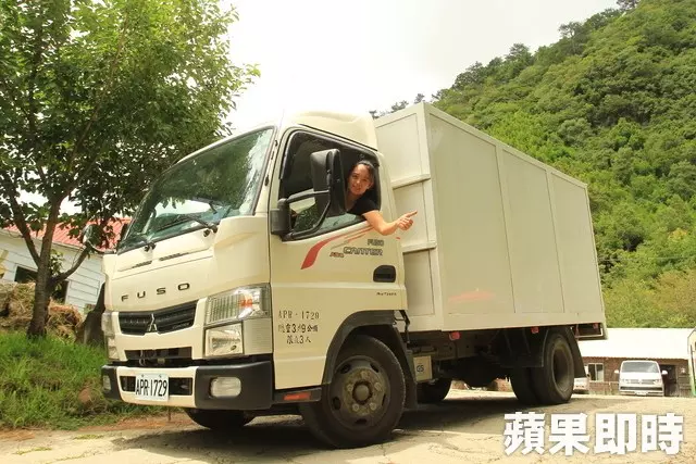 好偉大!單親媽「開貨卡車」獨力養活4兒女 送貨到「最險峻地區」男人也佩服 -