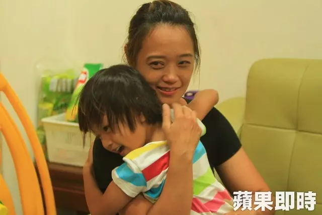 好偉大!單親媽「開貨卡車」獨力養活4兒女 送貨到「最險峻地區」男人也佩服 -