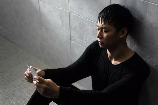 老公妹妹來家,老公讓我住酒店,證件忘記帶,返回到家我愣在原地