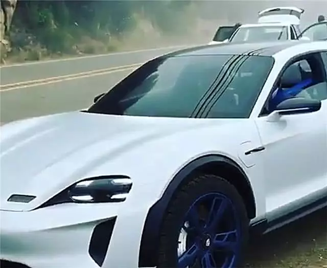 首輛純電動保時捷現街頭,充4分鐘續航100公里,性能堪比特斯拉!