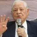 拖格羅釐猛撞轎車,毀不成形!司機當場死亡!RIP!
