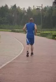 【中年男子跑步突倒地身亡】快看!奪男子命竟是這病症!太恐怖了!