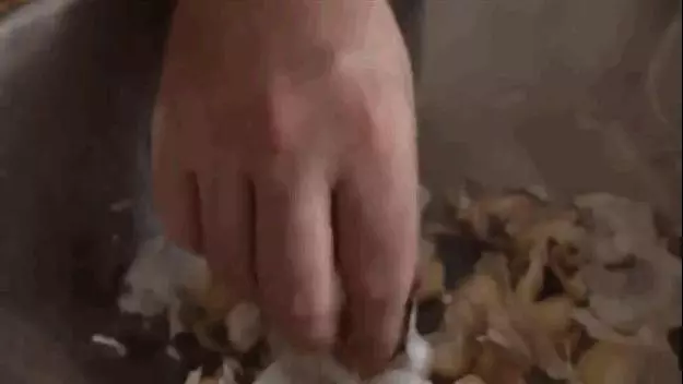 改變你廚房生活的21個烹飪實用小妙招,第10招真的快多了!