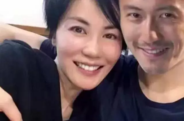 娛樂圈最著名「姐弟戀」現狀,這四對恩愛無比,而她憔悴又顯老