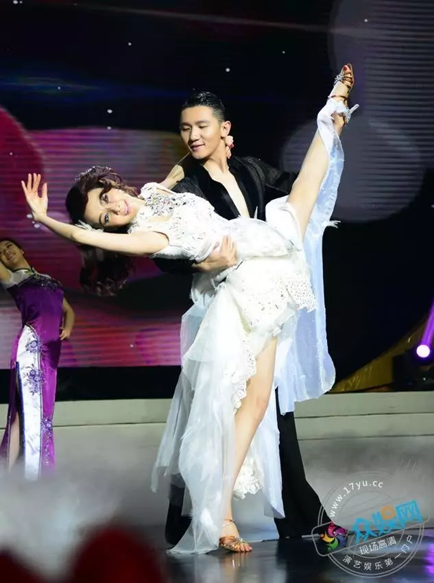 蕭薔「母子戀」曝光:高富帥男友竟然小她那麼多.....49歲的她如今變這樣!