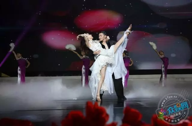 蕭薔「母子戀」曝光:高富帥男友竟然小她那麼多.....49歲的她如今變這樣!