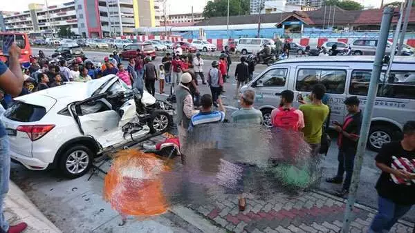 【攪石灰羅釐失控撞4車連環撞】一人當場死亡!快看!羅裡司機直接遭警方這樣對付!【內有視頻】