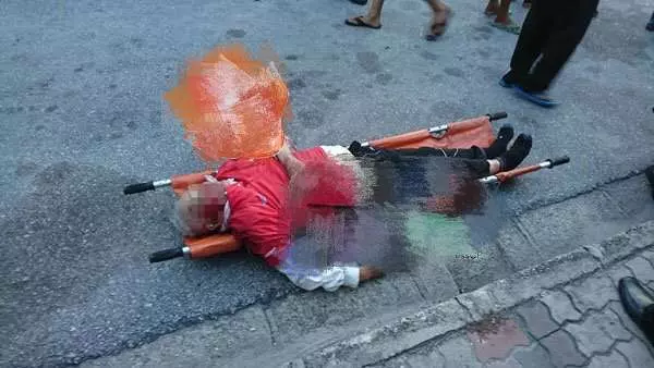 【攪石灰羅釐失控撞4車連環撞】一人當場死亡!快看!羅裡司機直接遭警方這樣對付!【內有視頻】