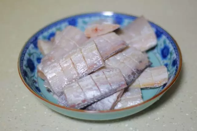 手把手教你做家常風味的紅燒帶魚,無需裹麵粉、無需油炸,一看就會!