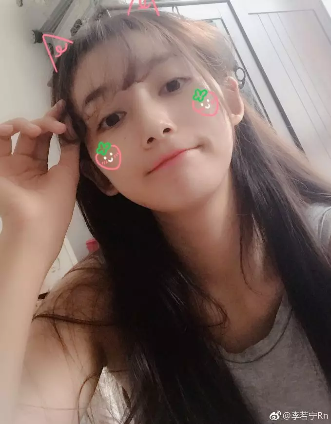 【網友:最美是她!】21歲「慶妃」脫掉古裝,顏值完全超越皇后和令妃!