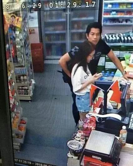 愛得越來越火熱!郭富城和方媛逛街不遮掩大方任拍,還被爆料老婆已經「懷二胎」! 那麼快~