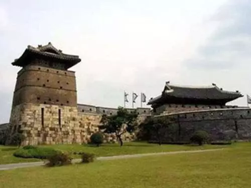 中國古代一位「嫁得最遠的公主」,等和親隊伍到達時,國王已老死新國王又不願娶她,只能嫁給 -