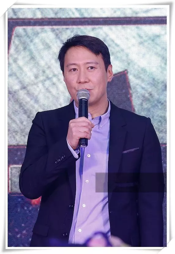 看了51歲黎明西裝照,再看56歲劉德華,都是天王,狀態差距太大了!