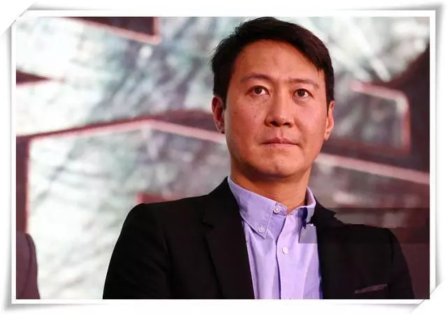 看了51歲黎明西裝照,再看56歲劉德華,都是天王,狀態差距太大了!