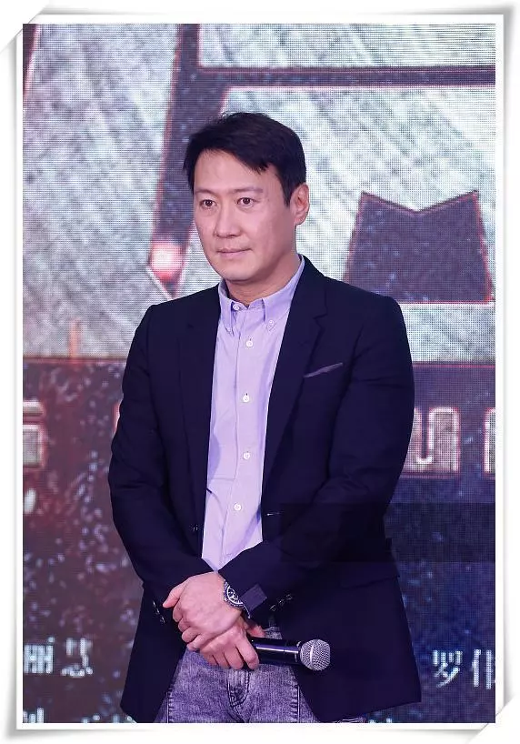 看了51歲黎明西裝照,再看56歲劉德華,都是天王,狀態差距太大了!