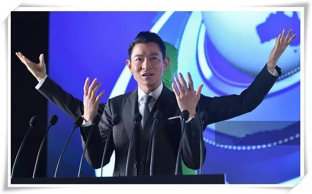 看了51歲黎明西裝照,再看56歲劉德華,都是天王,狀態差距太大了!