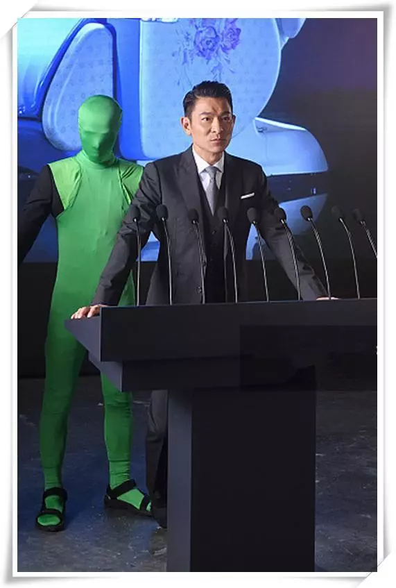 看了51歲黎明西裝照,再看56歲劉德華,都是天王,狀態差距太大了!