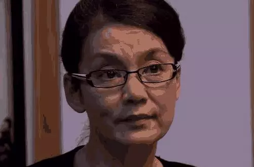 婆婆送來花生,我拿回單位分給大家吃,打開袋子後我愣在當場