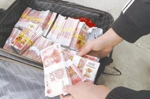 故事:婆家拆遷獲賠一百萬,婆婆說給姑姐80萬,不久她就悔斷腸!