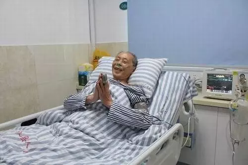 在兒子家被親家冷嘲熱諷,回來打開兒媳給的包裹,忍不住淚流滿面