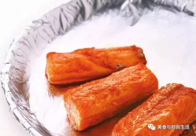 美味烤鰻魚,入口鮮嫩多汁,香氣四溢,多吃還有養顏美容的功效哦