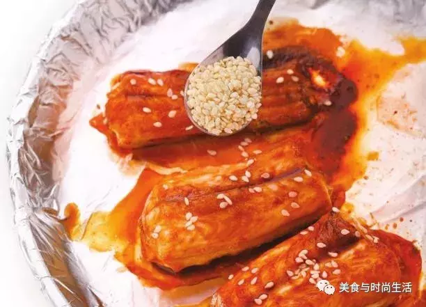 美味烤鰻魚,入口鮮嫩多汁,香氣四溢,多吃還有養顏美容的功效哦
