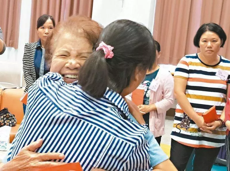 人間菩薩!83歲阿嬤「暖捐955萬」助單親媽媽 受訪揭「一路走來哭到沒眼淚」:沒有悲傷的權利 -