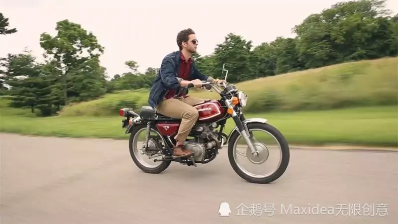 這個摩托車,裝有飛機的發動機,炫酷的外形,騎在路上太酷了