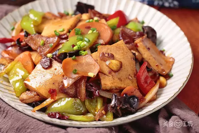 比肉還香的豆腐做法,就著醬汁再下3碗飯