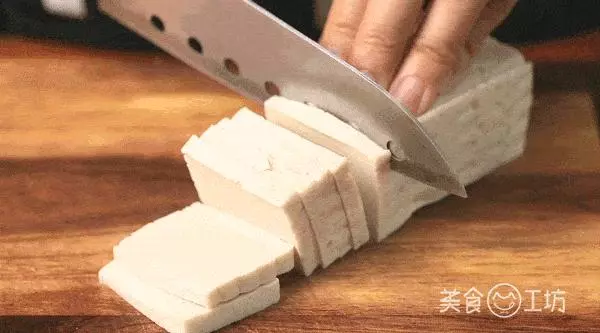 比肉還香的豆腐做法,就著醬汁再下3碗飯
