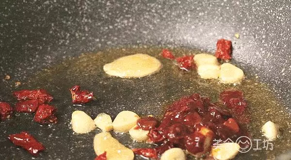 比肉還香的豆腐做法,就著醬汁再下3碗飯