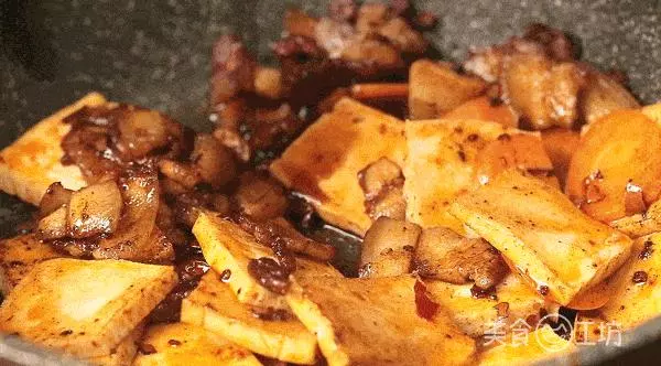 比肉還香的豆腐做法,就著醬汁再下3碗飯