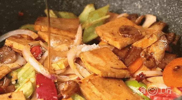 比肉還香的豆腐做法,就著醬汁再下3碗飯