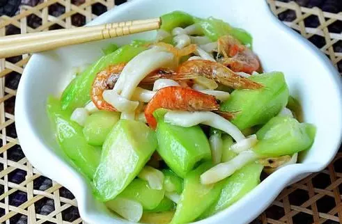 飯店大廚總結的絲瓜做法大全,簡單美味不重樣!