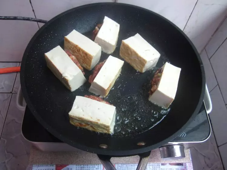 客家名廚教你做釀豆腐,最簡單的調料,做出的豆腐鮮美爽口,超級美味!