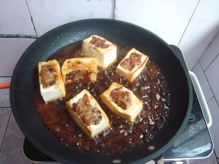 客家名廚教你做釀豆腐,最簡單的調料,做出的豆腐鮮美爽口,超級美味!